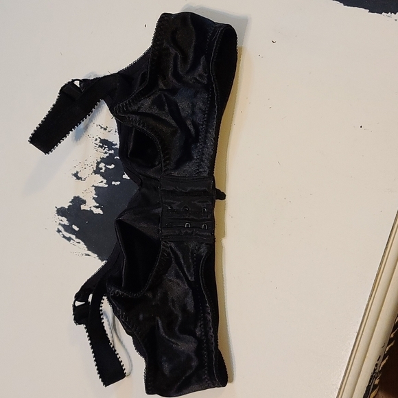 Bali Bra Black Lace Accents Satiny Soft No Padding/Underwire Size 36C. EUC - Picture 6 of 8